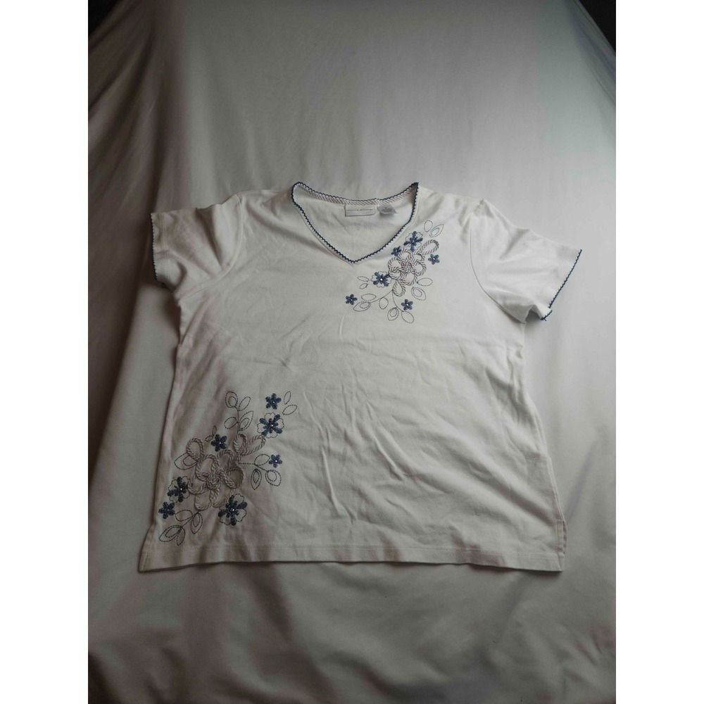 Alfred Dunner Top Womens M White Floral Embroidered V-Neck Short Sleeve Casual